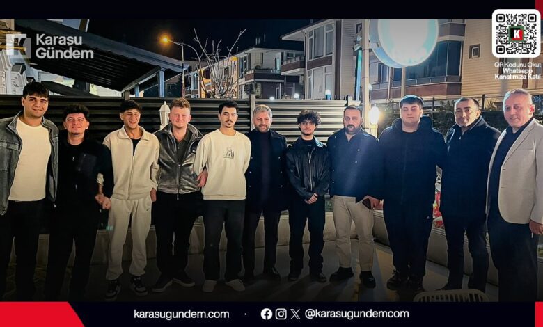 Saadet Partisi Karasu İlçe Başkanı Murat Ali Aksoy ve yönetim kurulu üyelerinin ilçedeki gençlerle bir araya geldiği istişare toplantısı.